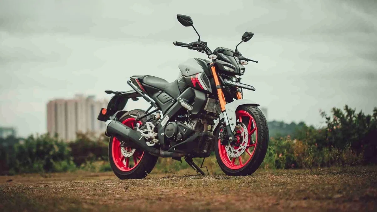 Yamaha MT 15 V2 लॉन्च: नए फीचर्स और जबरदस्त लुक के साथ, कीमत सिर्फ 1.68 लाख से शुरू!