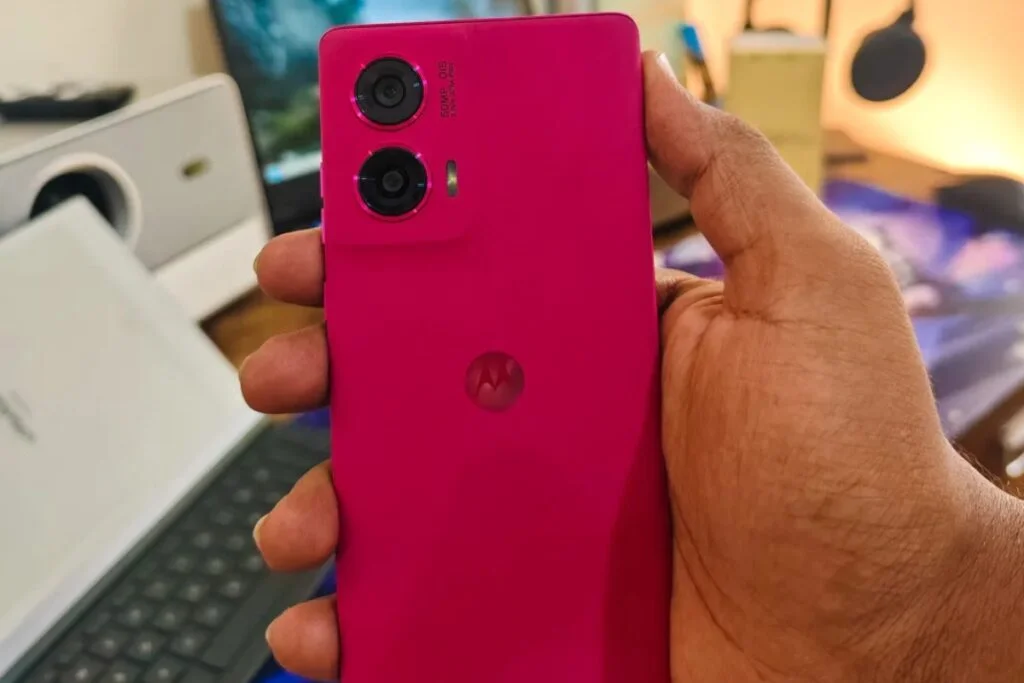 Motorola Edge 50 Fusion: सिर्फ ₹18,080 में प्रीमियम डिजाइन और धमाकेदार फीचर्स!